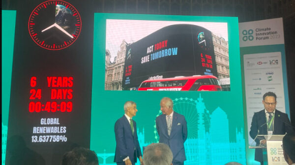 Image of Sadiq Khan and King Charles activating a climate countdown clock the Climate Innovation Forum in London.