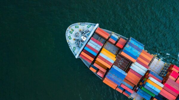 The global shipping industry can reduce its emissions by almost 50% by 2030 and hit zero emissions by 2040, according to a new study.
