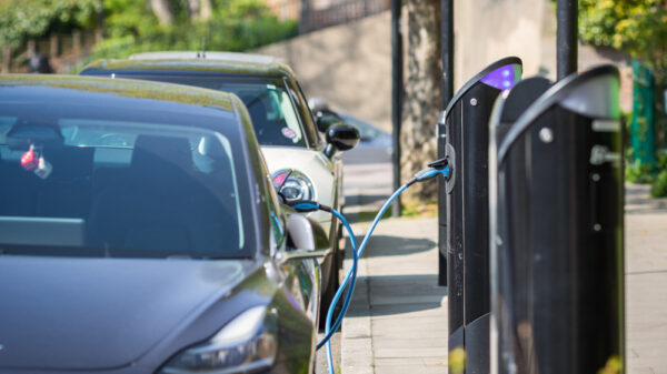 Street EV charging point: Plan for Drivers The UK government has unveiled grants to accelerate electric vehicle charge points rollout in schools as part of its Plan for Drivers scheme. 