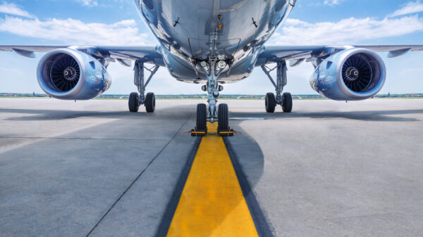 plane close-up: Aviation industry leaders have come together to form a Hydrogen in Aviation (HIA) alliance to accelerate the delivery of zero carbon flight. All UK airlines will be required to progressively switch to sustainable aviation fuels (SAFs) under new government rules, with ten per cent of airline fuel required to be SAF by 2030.