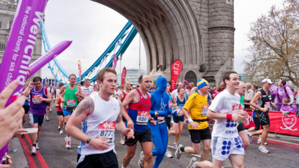 The organisers of the London Marathon will remove carbon dioxide from the atmosphere, with the aim of becoming net zero by 2030.