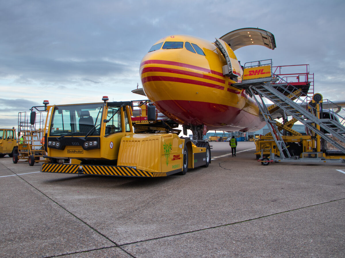 DHL Express electric noselifter