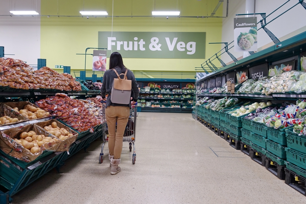 Supermarkets face a potential ban on fruit and veg plastic packaging as the government considers a return to traditional 'greengrocer' style methods.