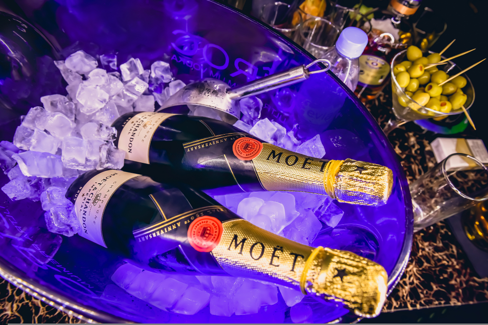 Moët & Chandon has teamed up with foil maker Amcor Capsules on the plastic-free hood for its premium Champagne products.
